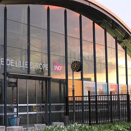 Fully-equipped Next To Flandres شقة ليل