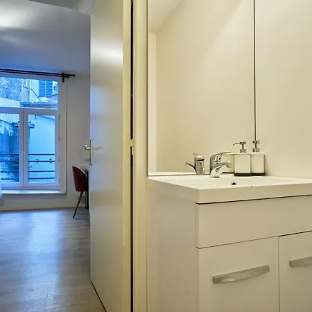 Fully-equipped Next To Flandres Appartement *