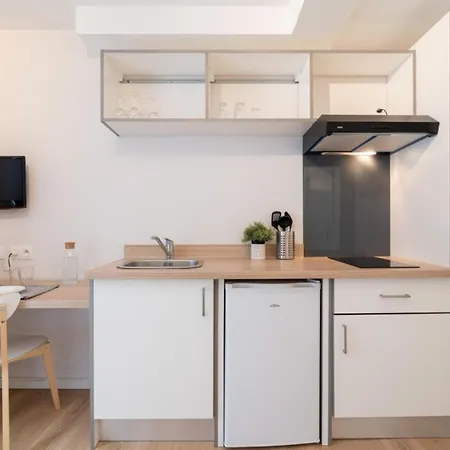 Fully-equipped Next To Flandres Apartamento