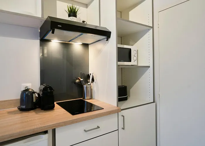 Fully-equipped Next To Flandres Lille